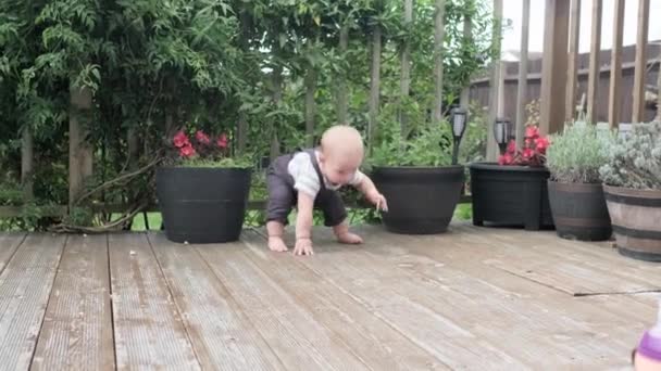 Infancia Niño Maternidad Verano Feliz Niño Sonriente Jugando Afuera Jardín — Vídeos de Stock