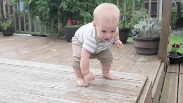 Infancia Niño Maternidad Verano Feliz Niño Sonriente Jugando Afuera Jardín — Vídeos de Stock