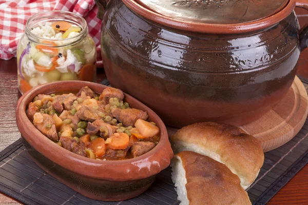 Traditionele goulash of varkensvlees stoofpot — Stockfoto