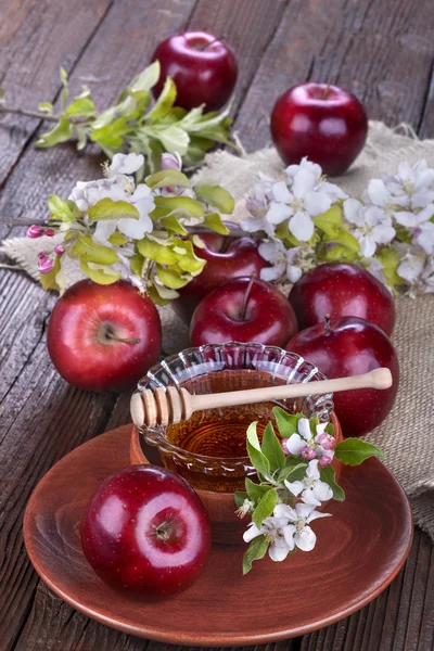 Apples and honey — Stock Photo, Image