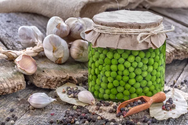 Erbsenkonserven — Stockfoto