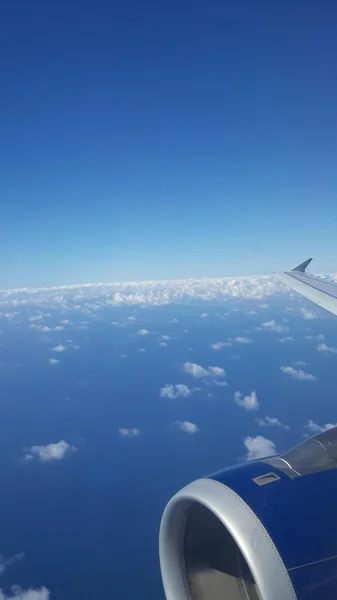 Vista aerea dal finestrino dell'aereo — Foto Stock