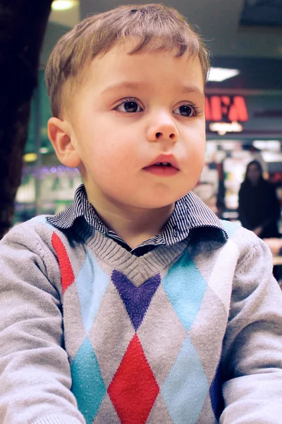 Boy in mall — Stock Photo, Image