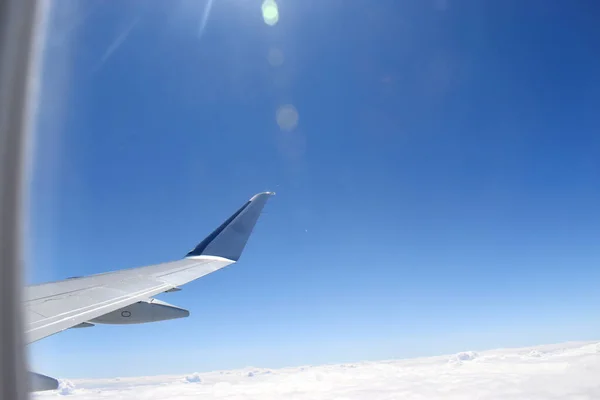 Airplane Wing Flying Atmosphere Horizon Blue Sky Beautiful White Clouds — Foto Stock