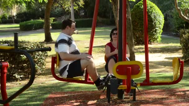 Seated pedal machine in the fitness park — Stock Video