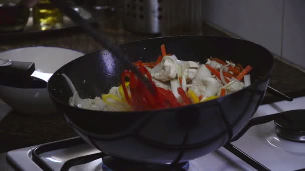 Poivron frit au poulet et aux carottes 
