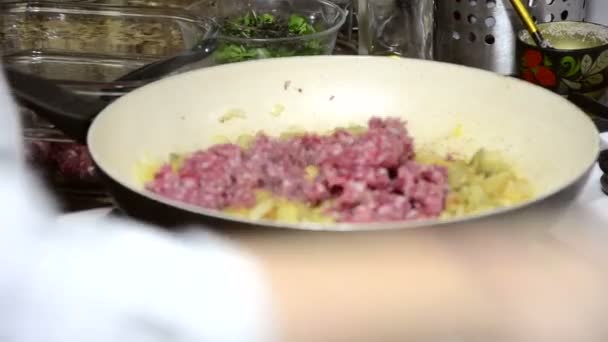 Ground beef with eggplant frying together — Stock Video