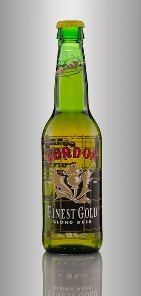 Láhev gordon nejlepší zlaté pivo — Stock fotografie