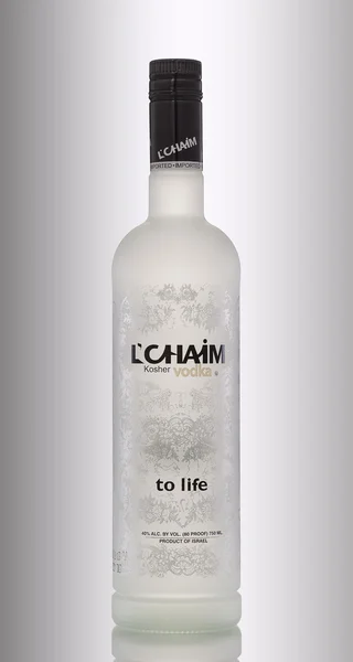 Бутылка водки L 'Chaim Kosher — стоковое фото