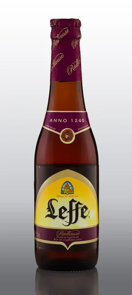 Botella de cerveza Leffe Radieuse —  Fotos de Stock