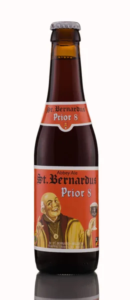 修道院エール聖 bernardus 前 8 ボトル — ストック写真