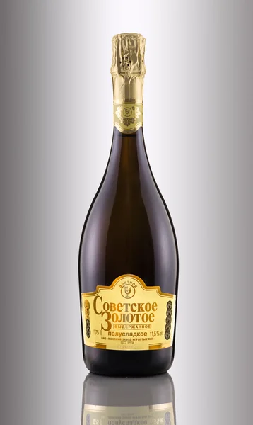 Бутылка игристого вина Советское Золотое — стоковое фото