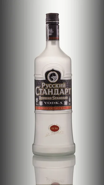 瓶俄罗斯标准伏特加 — 图库照片
