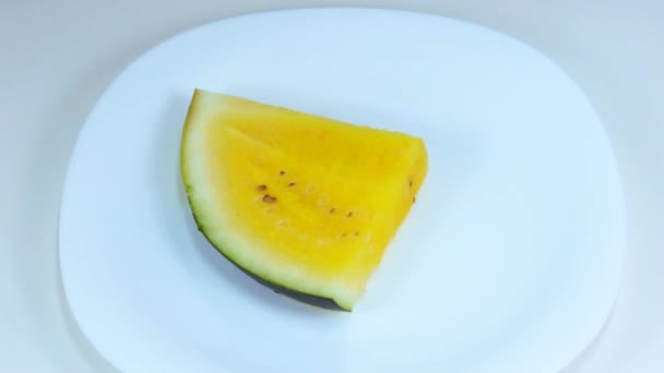 The segment of a yellow watermelon — Stock Video