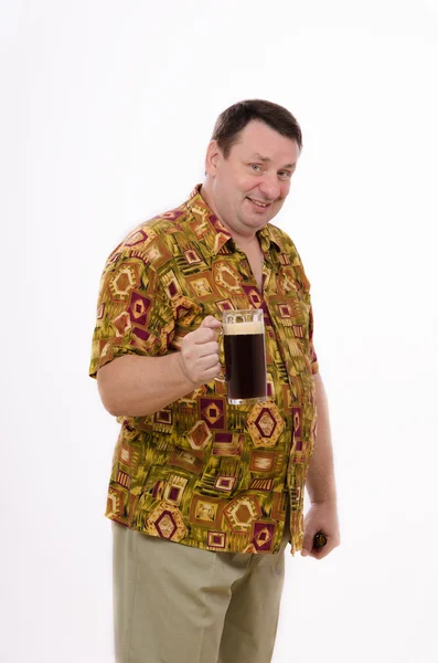 The fat man in a colored shirt with a pint of dark beer — Stock Photo, Image