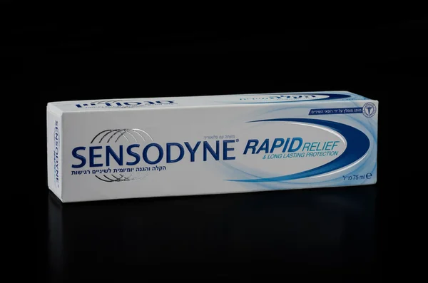 Pasta do zębów sensodyne szybkiej pomocy — Zdjęcie stockowe