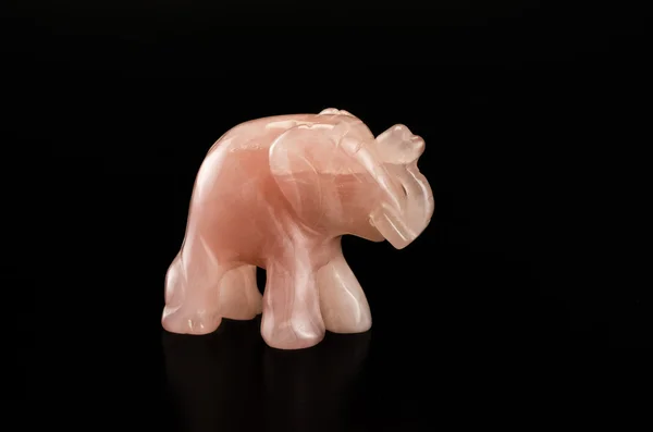 Elefante de cuarzo rosa — Foto de Stock
