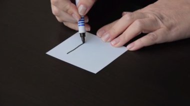 İsrail Şekeli işkadını berabere imzalamak