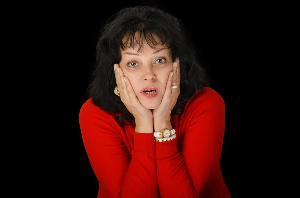 Mujer asombrada en suéter rojo — Foto de Stock