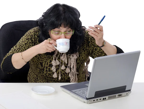 Kopp kaffe under elearning — Stockfoto