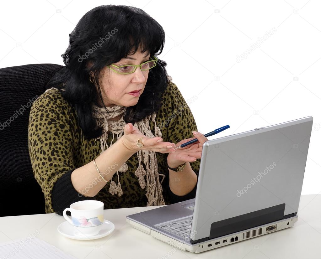 Teacher uses her laptop online