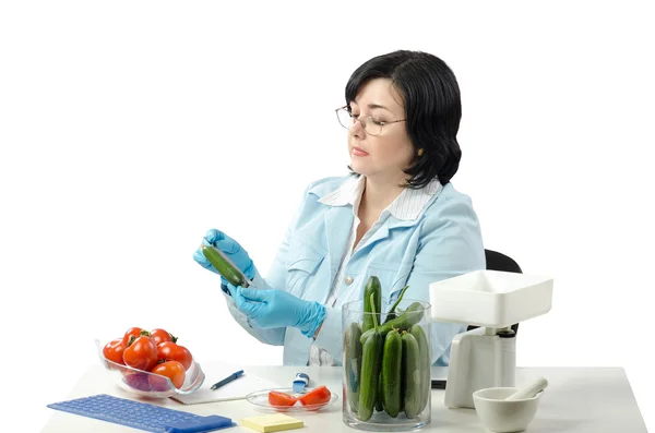 Phytosanitary technician measuring length of cucumber — Stock Photo, Image