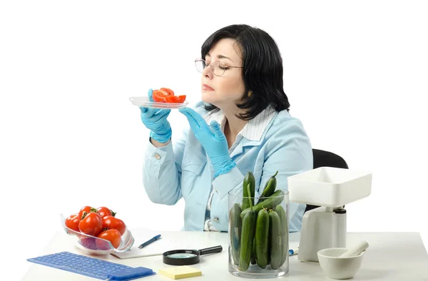 Phytosanitary technician smelling tomato halves — Stock Photo, Image