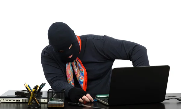 Thief inserting usb flash memory into laptop — Stock Photo, Image