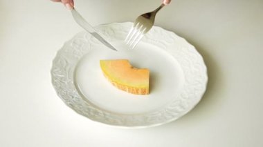 요리에 대 한 멜론의 비트를 잘라