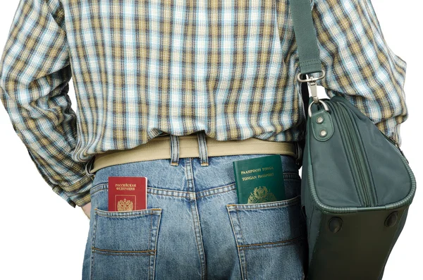 在后方口袋持汤加和俄罗斯护照的乘客 — 图库照片