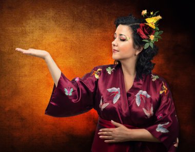 kimono Kafkas kadın sağ kolunu genişletme
