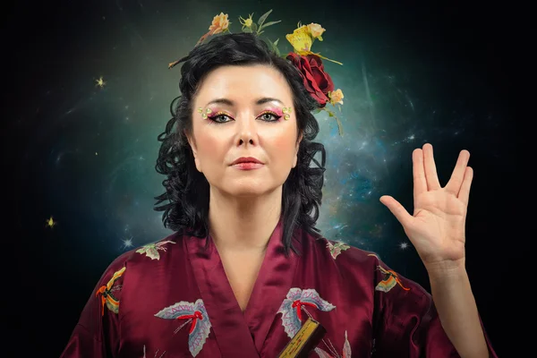 Kimono mujer mostrando Spoke signo —  Fotos de Stock