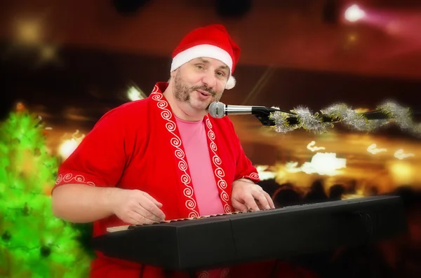 Portrait of Santa Claus playing electric piano — Stock Photo, Image