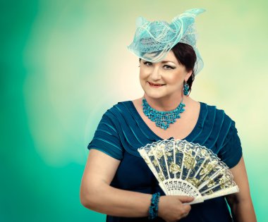 Olgun kadın mavi renk bir hayranıdır