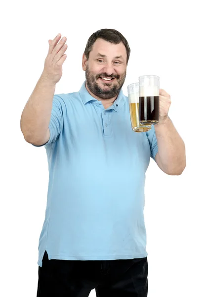 性格开朗的啤酒酒量举杯同两个啤酒杯 — 图库照片