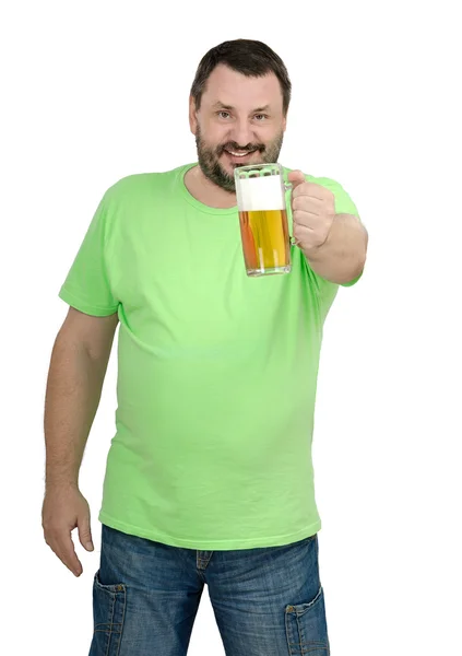 El hombre que le ofrece cerveza tankard —  Fotos de Stock