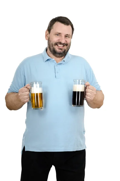 Fröhlicher Mann mag schwarz-rotes Bier — Stockfoto