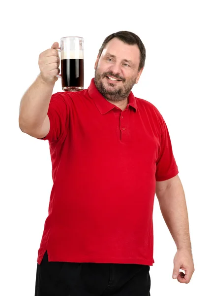 Πότη μπύρας κοιτάζει μια μαύρη μπύρα ποτήρι με λαβή — Φωτογραφία Αρχείου