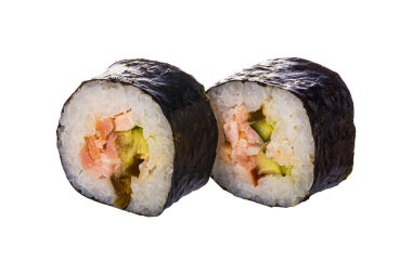 Beyaz arka planda bir çift suşi rulosu. Suşi dürümlü lezzetli Japon yemeklerini yakından çek..