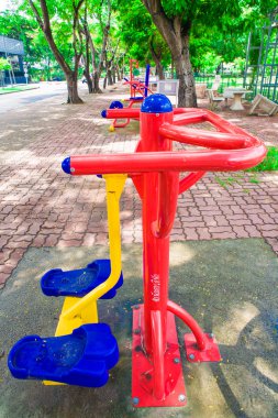 Park, açık fitness ekipmanları