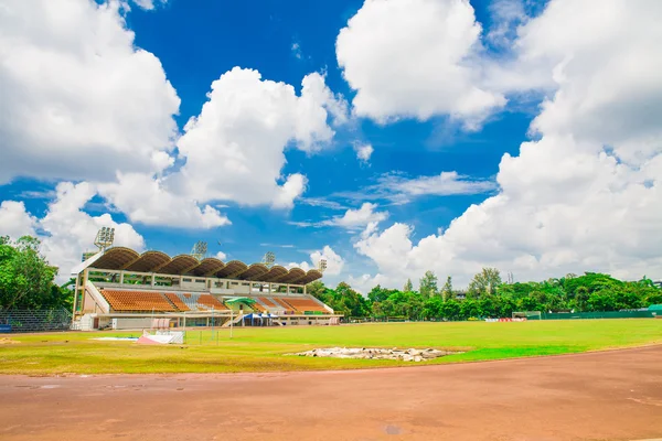 Футбольное поле со стадионом — стоковое фото