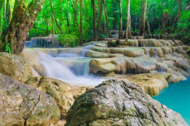 derin orman şelale içinde kanchanaburi, Tayland