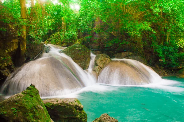 Wodospad w wodospad erawan Parku Narodowego kanjanaburi Tajlandia — Zdjęcie stockowe