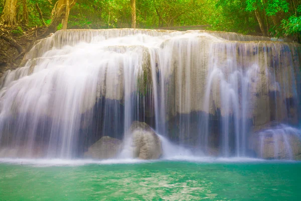 Wodospad w Parku Narodowego erawan — Zdjęcie stockowe