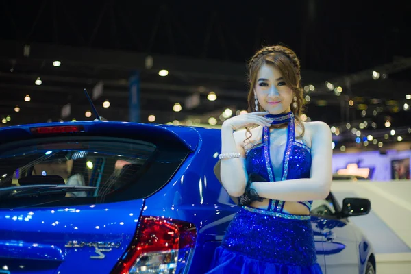 Unidentified modellings posted over The new Proton Suprima S display on stage — Stock Photo, Image