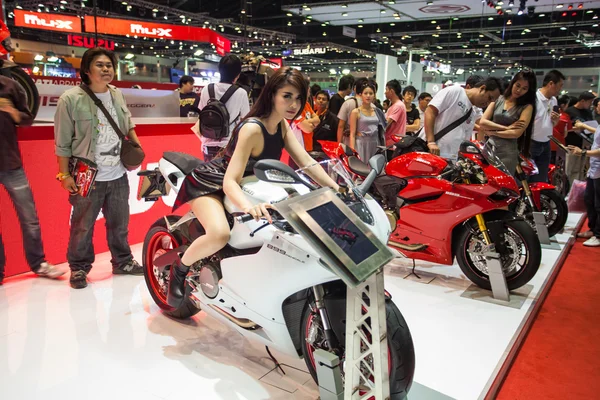 Неопознанные модели на мотоцикле Ducati 899 — стоковое фото