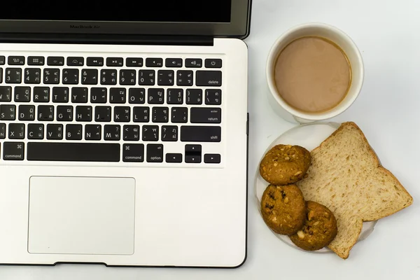 Bureau met laptop — Stockfoto