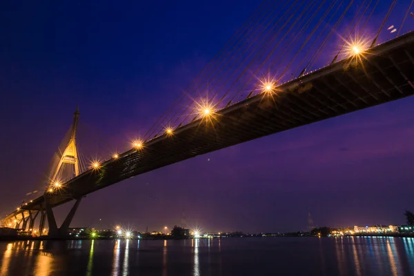 Puente industrial de circunvalación por la noche —  Fotos de Stock