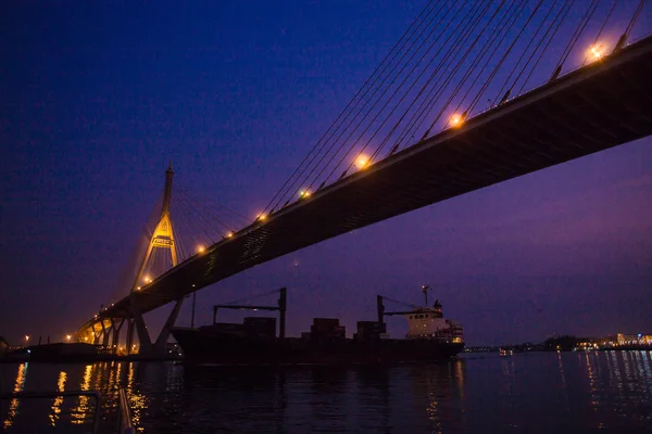 Industriebrücke bei Nacht — Stockfoto