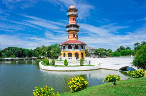 Torre no palácio de Bang Pa In — Fotografia de Stock